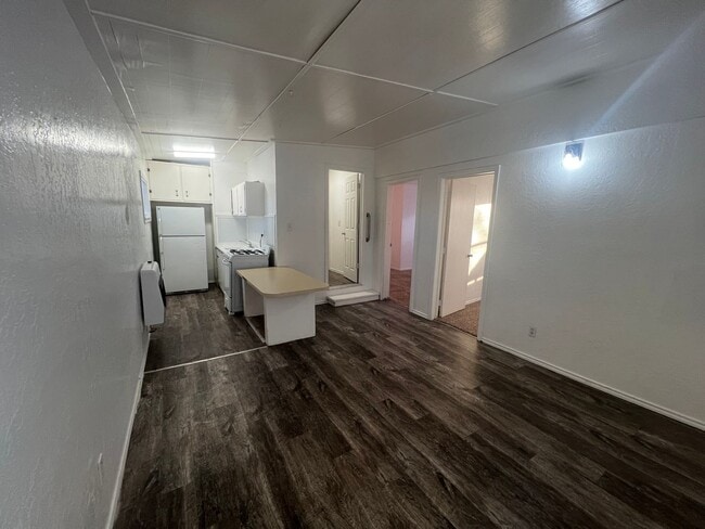 Building Photo - 512.5 W 15th St