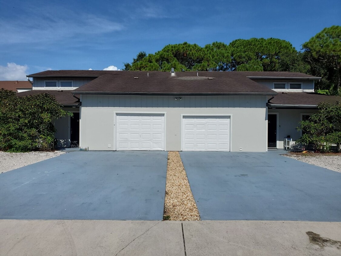 Primary Photo - All inclusive 1 bed/ 1 bath Annual Rental ...