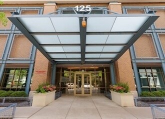 Foto del edificio - 125 E 13th St