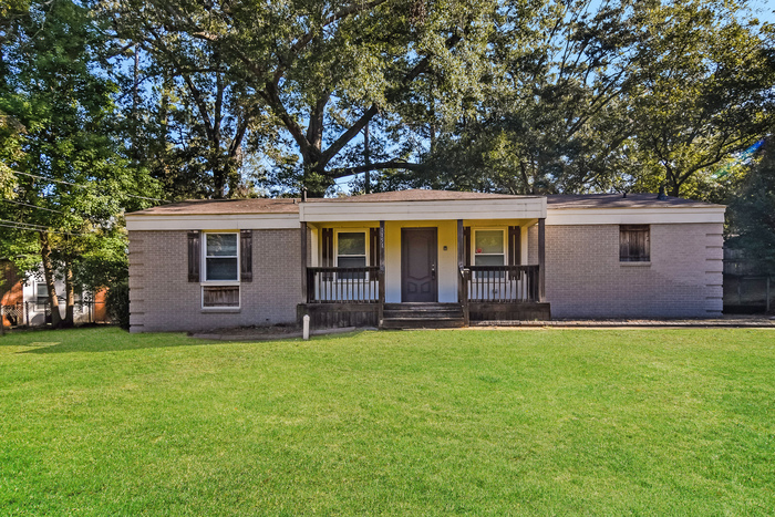 Foto principal - Lovely 4 Bedroom in Montgomery, AL