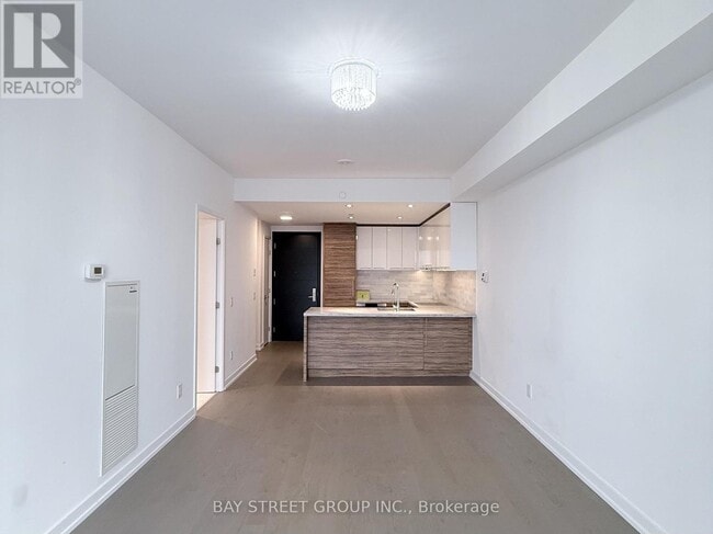 Building Photo - 488 University Ave