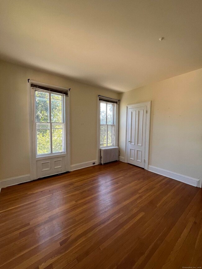 Building Photo - 218 Flax Hill Rd