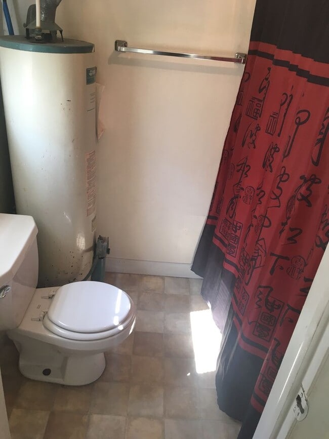 Building Photo - $495 - 1 bed 1 bath - Single Family Home