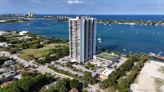 Foto del edificio - 5600 N Flagler Dr