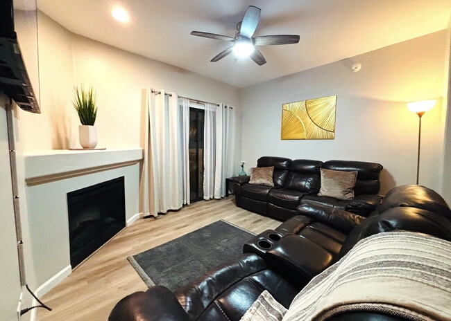 Building Photo - "Fully furnished 2-bedroom 2 bath Condo"