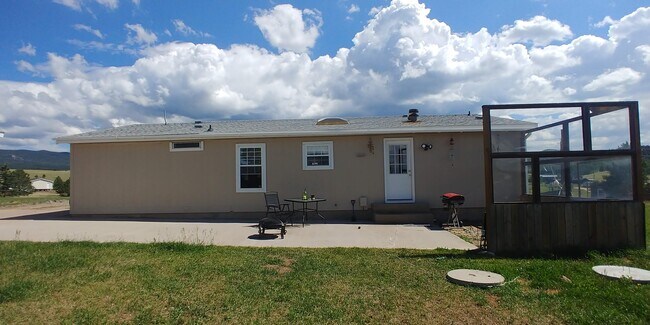 Photo - 333 Longbow Dr E House