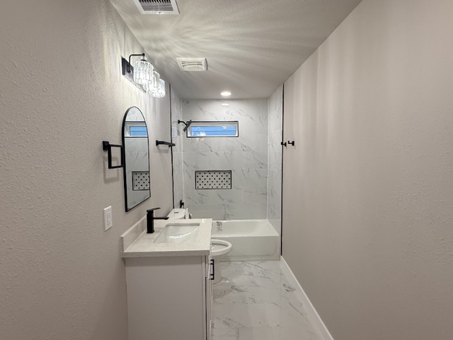 Building Photo - 1519 McKee St