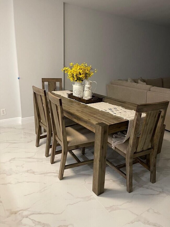 Building Photo - 1629 Riverview Rd