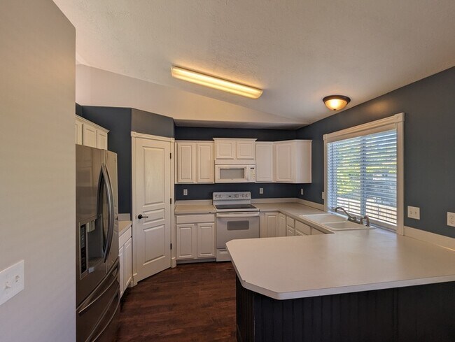 Foto del edificio - Updated 4 bedroom 3 bath Home