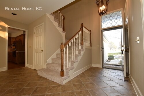 Foto del edificio - Elegant and Spacious Maintenance-Provided ...