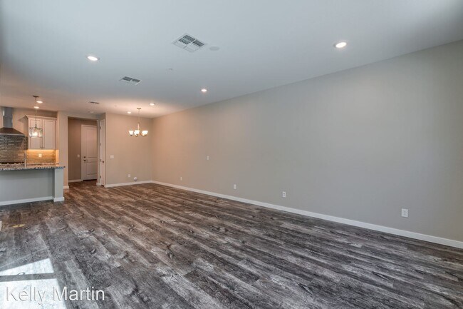 Building Photo - 3 br, 2.5 bath House - 3855 S McQueen Rd #104