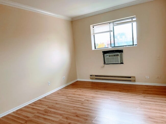 Bedroom1 - 1348 N Geneva Dr