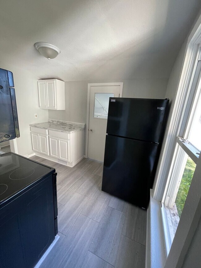 Foto del edificio - AVAILABLE June  - 1 BED 1 BATH Single Family Home!
