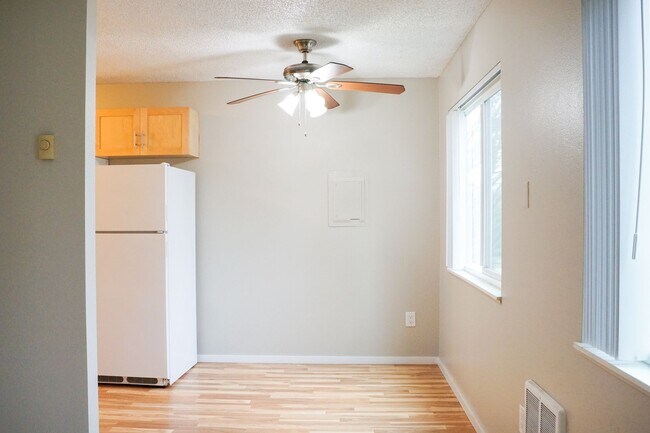 Foto del edificio - Awesome 2nd Floor 1-Bed in Ideal Location!