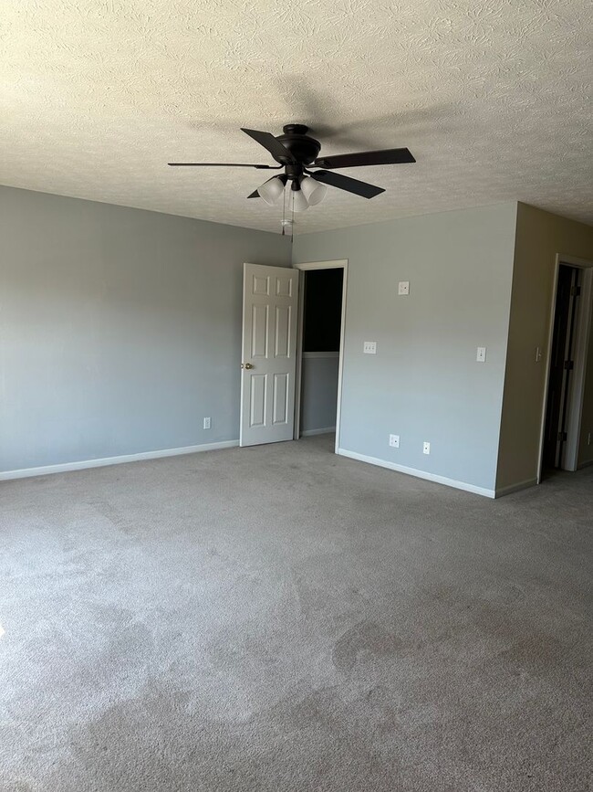 Building Photo - Charming 4-Bedroom Home with Fenced-In Bac...