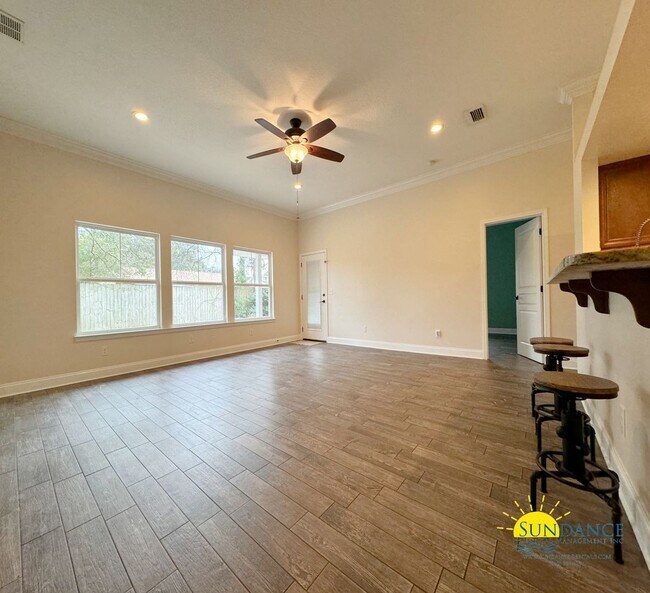 Building Photo - Prime Location: 4 Bedroom Home in Elliot Point Neighborhood, Fort Walton Beach!