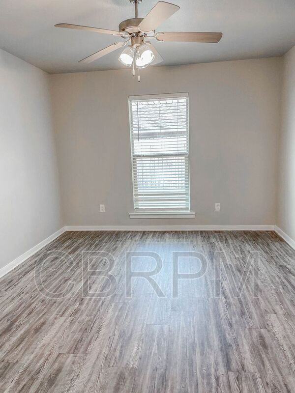Foto del edificio - 2115 N Texas Ave