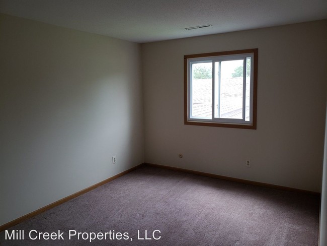 Building Photo - 2778-2778 Willow Dr