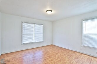 Building Photo - 1318 Lillius St