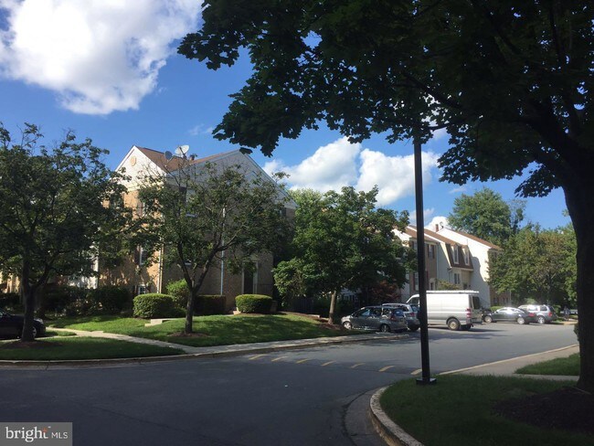 Building Photo - 621 Ivy League Ln