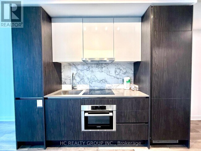 Photo du bâtiment - 180 Front St E