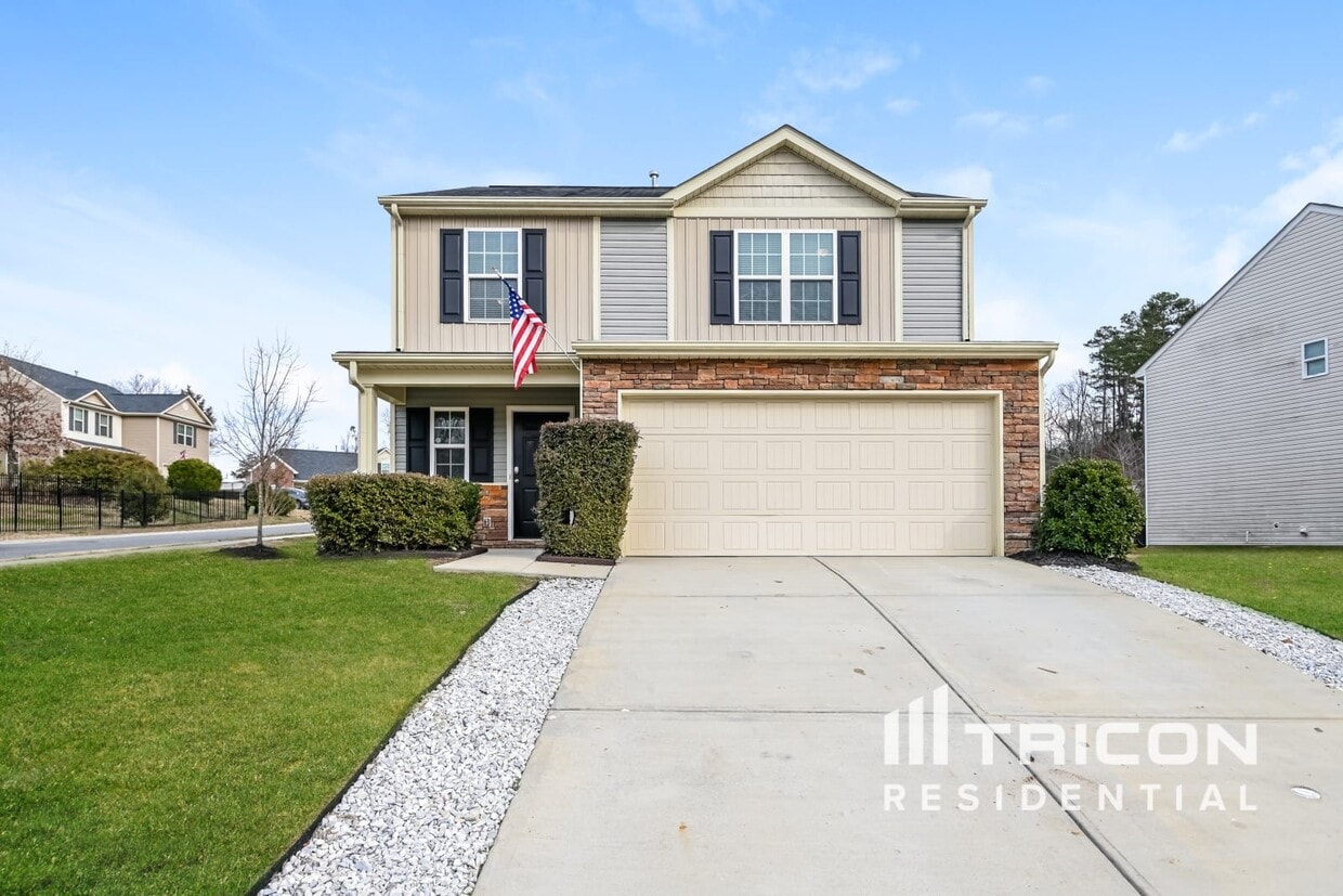 Primary Photo - 1912 Carpenter Cabin Dr