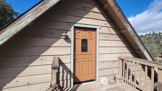 Foto del edificio - 2028 Linden Dr