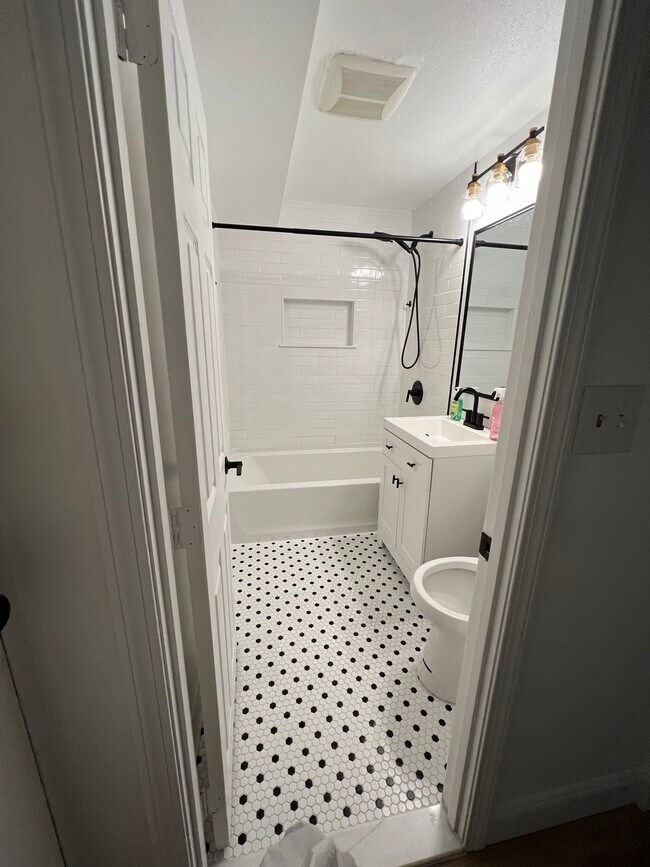 Remodelación completa del baño febrero de 2023 - 45 Oval Rd