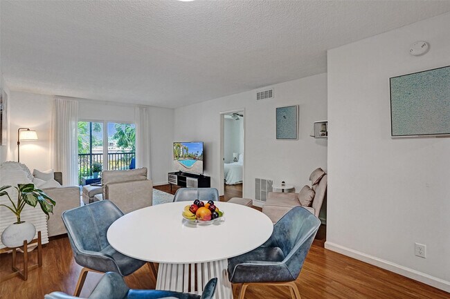 Foto del edificio - 2350 NE 14th Street Causeway