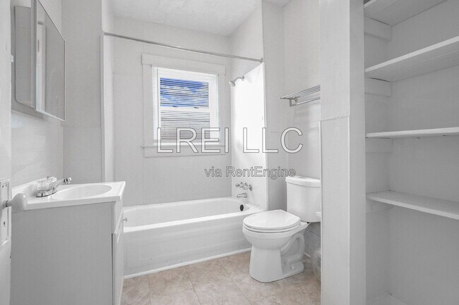 Building Photo - 615 S 38th St