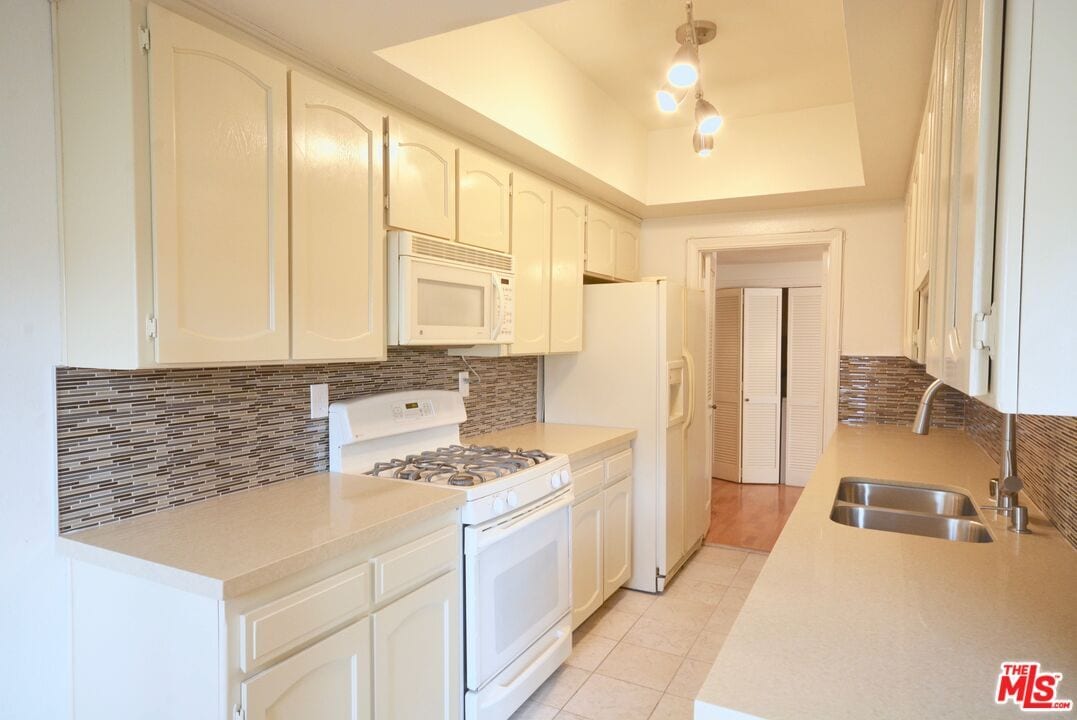 Foto principal - 11737 Darlington Ave
