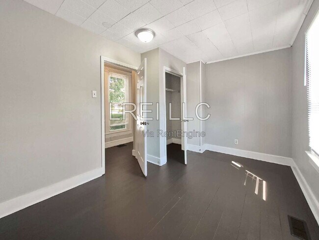 Building Photo - 1546 S 30th St