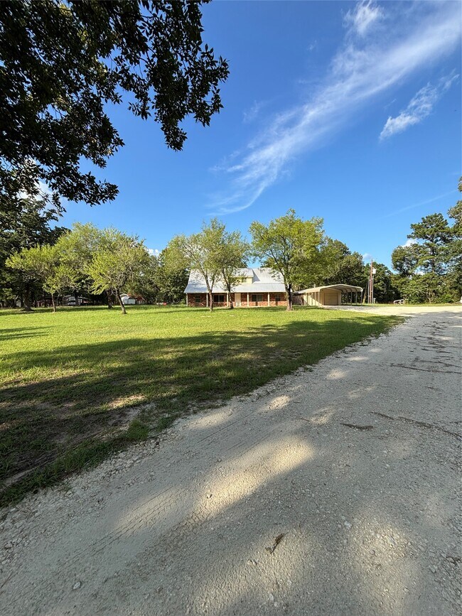 Building Photo - 8049 Forest Hills Dr