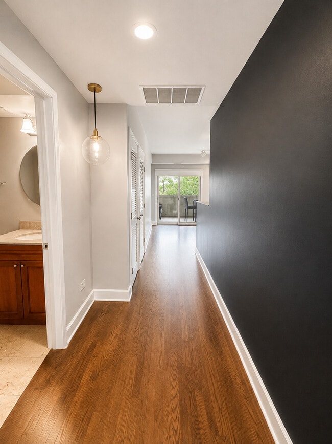 Building Photo - 437 W North Ave