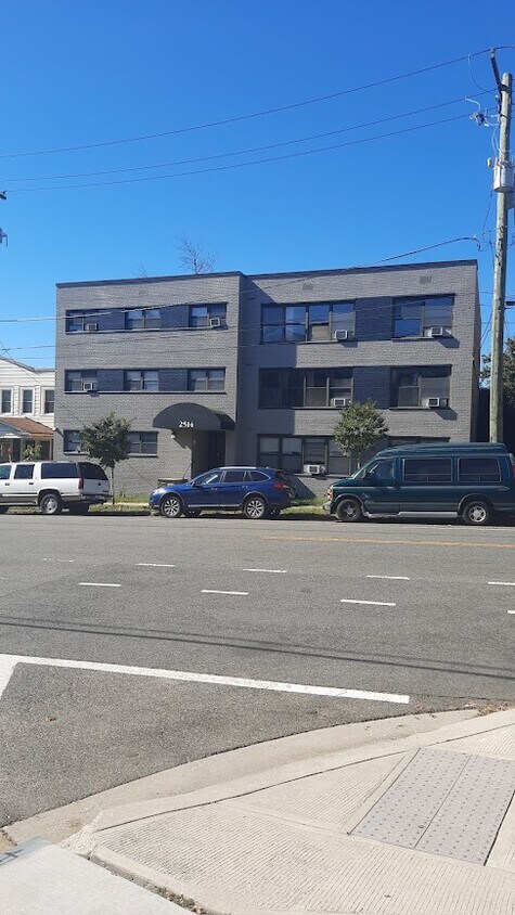 Foto principal - 2514 4th St NE