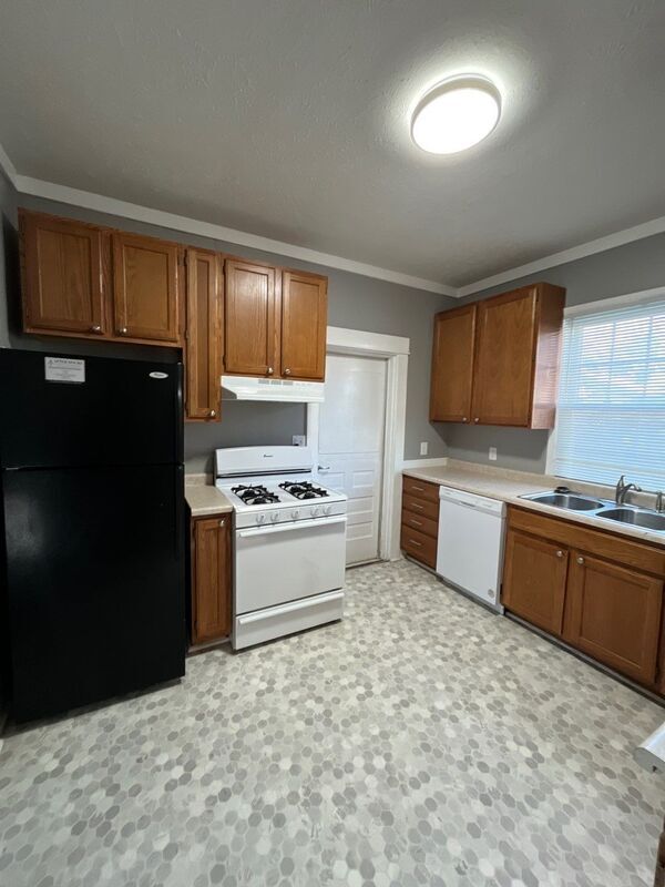 Building Photo - 231 N 28th St