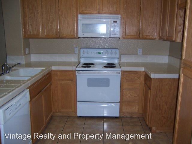 Building Photo - 3 br, 2.5 bath House - 1430 N. Commerce St...