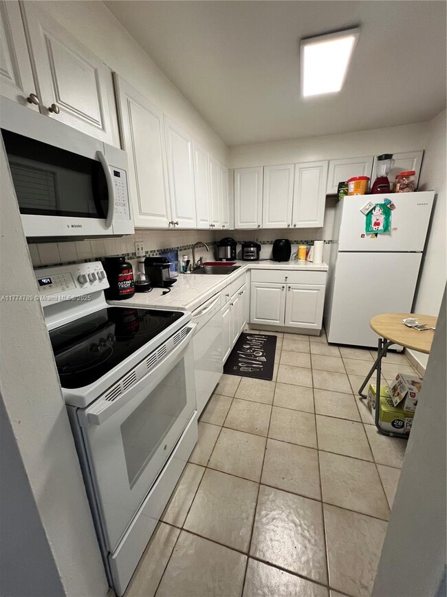 Building Photo - 8025 SW 107th Ave