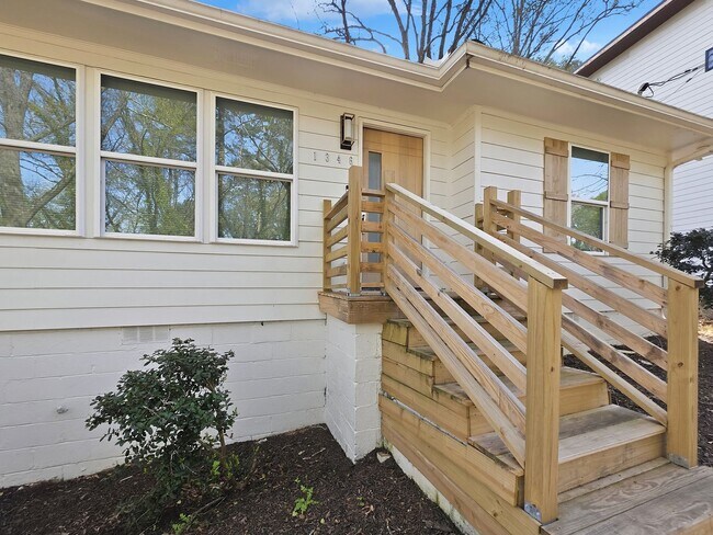 Foto del edificio - COMING SOON! Gorgeous 3 Bedroom 2 Bath ranch in Venetian Hills
