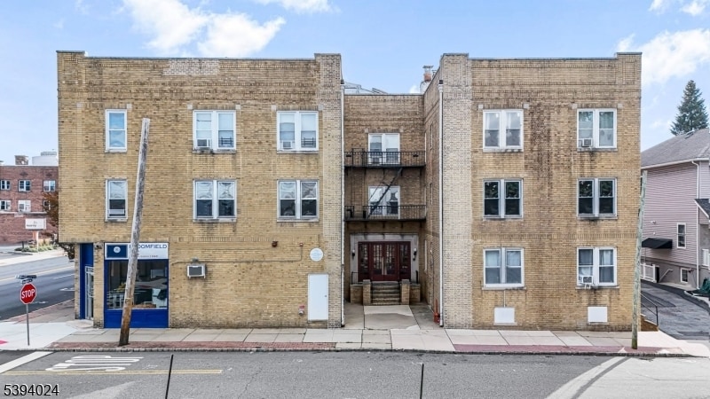 Primary Photo - 2 Washburn Pl