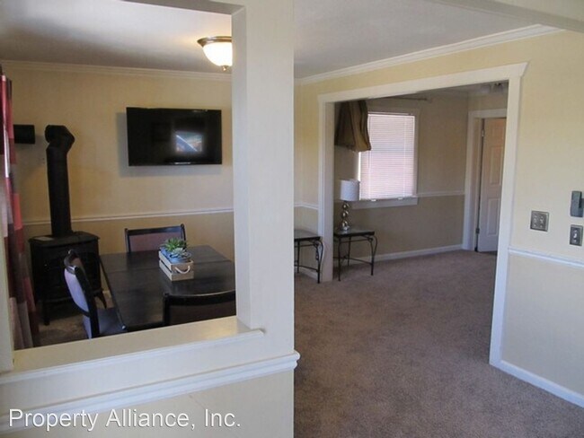 Building Photo - 2 br, 2 bath House - 1150 Empire Avenue #42