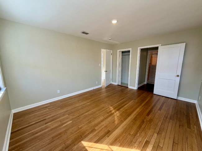 Building Photo - 1843 Hubbard St