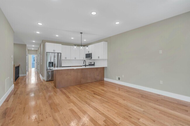 Foto del edificio - 275 Pearsall Ave