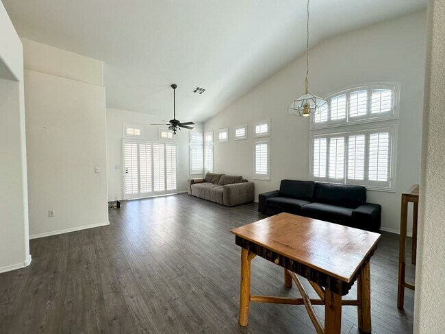 Building Photo - 2-Bedroom Home in Secure Gated Community