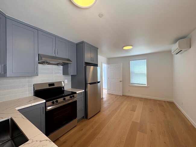 Building Photo - 1408 Shafter Ave