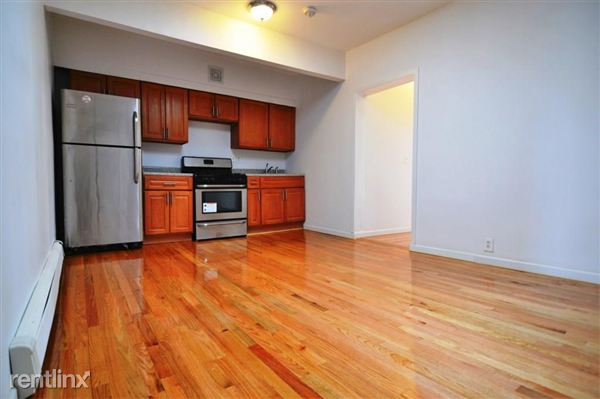 Building Photo - 1085 Madison St