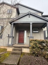 Building Photo - 3395 SE Meadowview Way