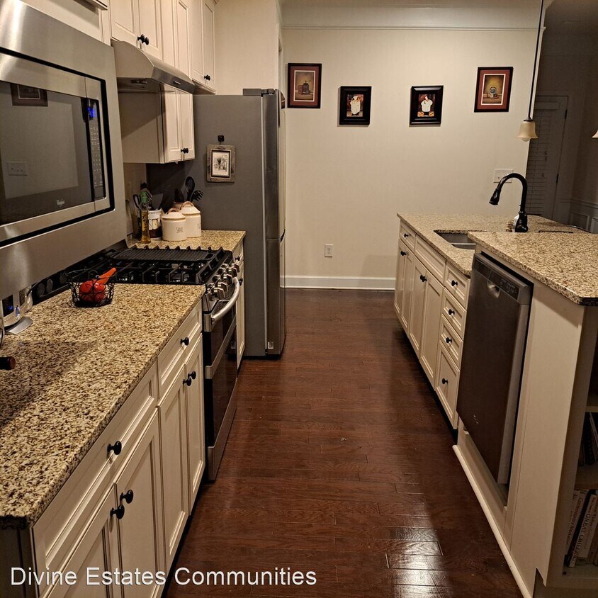 Building Photo - 2 br, 1.5 bath House - 607 Larch Looper Dr