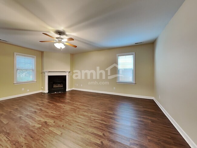 Building Photo - 131 Station Dr