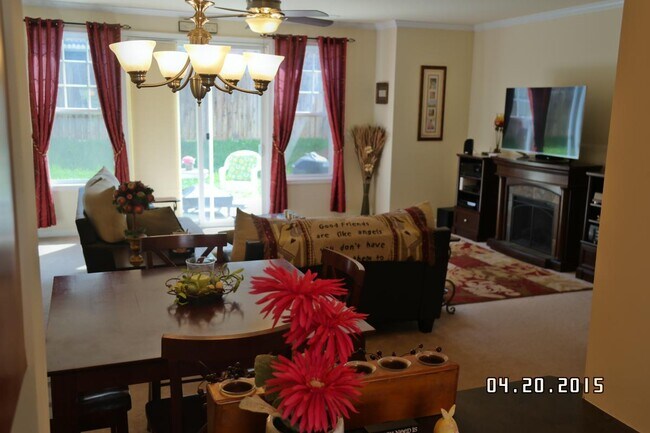 Foto del edificio - 2452 N Berkshire Rd